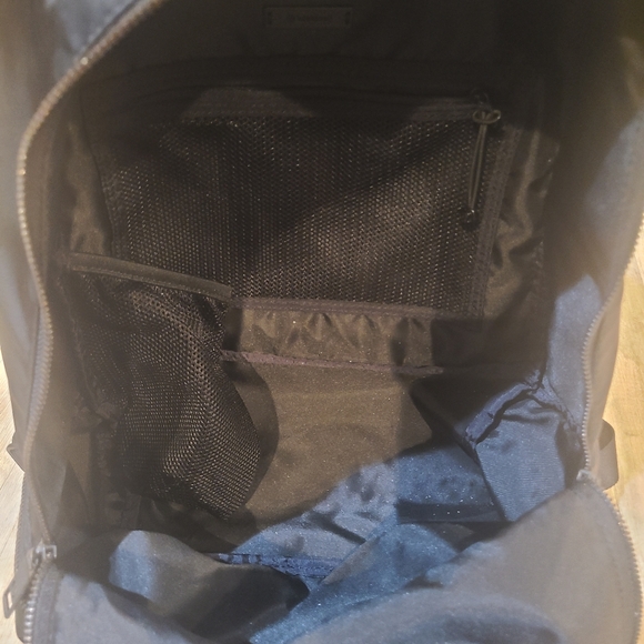 Lululemon city adventurer backpack - Picture 5 of 8